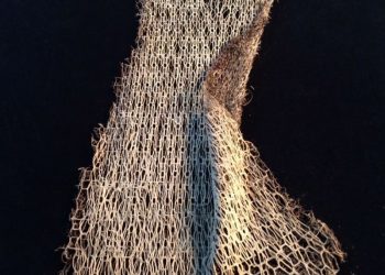 Váy làm từ rễ cây