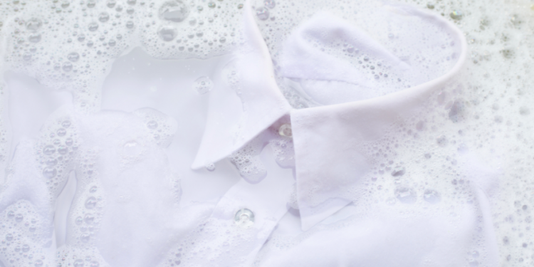 10 CÁCH LÀM ÁO TRẮNG SÁNG TRỞ LẠI KHÔNG CẦN THUỐC TẨY