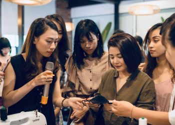 Đặc điểm của học online và học offline