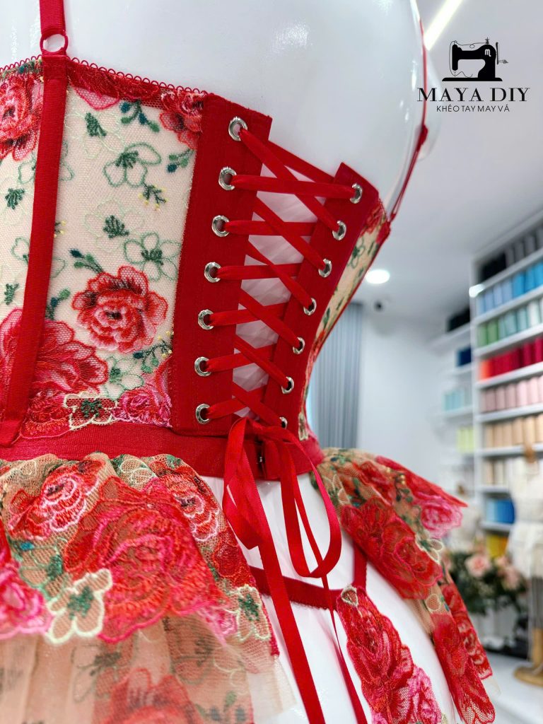 Mẫu corset hoàn thiện theo hướng dẫn giảng viên tại Maya DIY