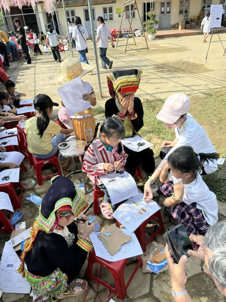 trò chơi cắt dán đồ lót và trang phục