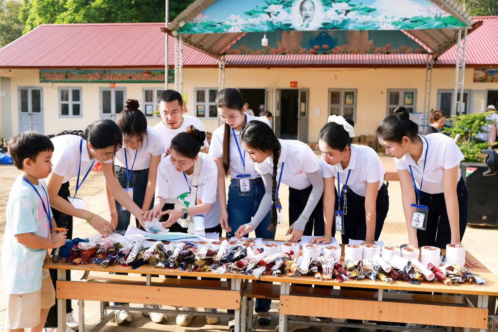 các thí sinh hoa hậu Việt Nam 2024 tham dự đợt thiện nguyện tại Lạng Sơn
