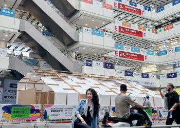 Bên trong khu chợ nguyên phụ liệu Zhongda Quảng Châu