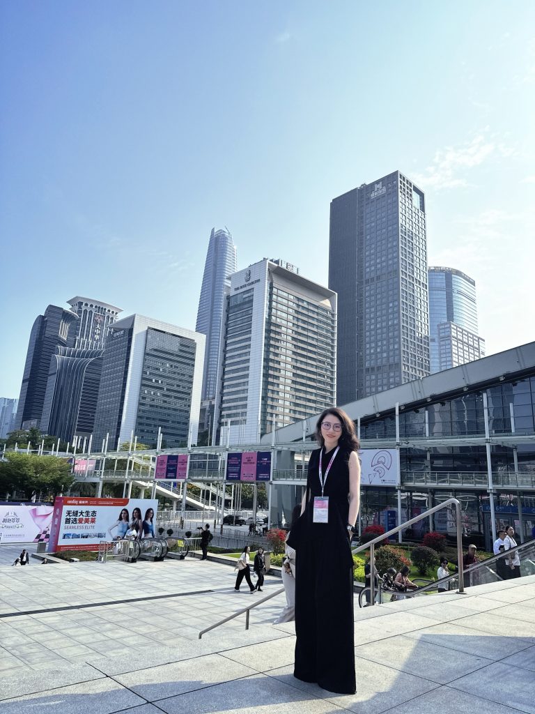 Không gian sân bên ngoài triển lãm SIUF tại Thâm Quyến