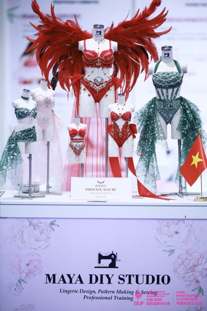 Phoenix Allure"- bộ sưu tập nội y của Maya