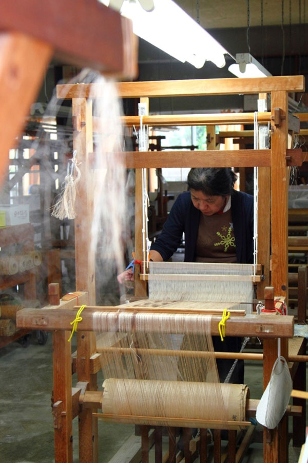 Quy trình làm vải sợi chuối Bashofu ở Kijoka, Okinawa