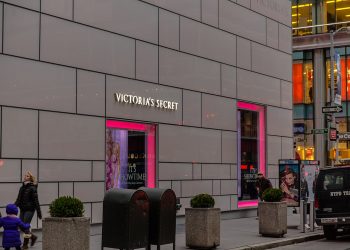 Cửa hàng Victoria's Secret trên đại lộ Lexington, New York năm 2012
