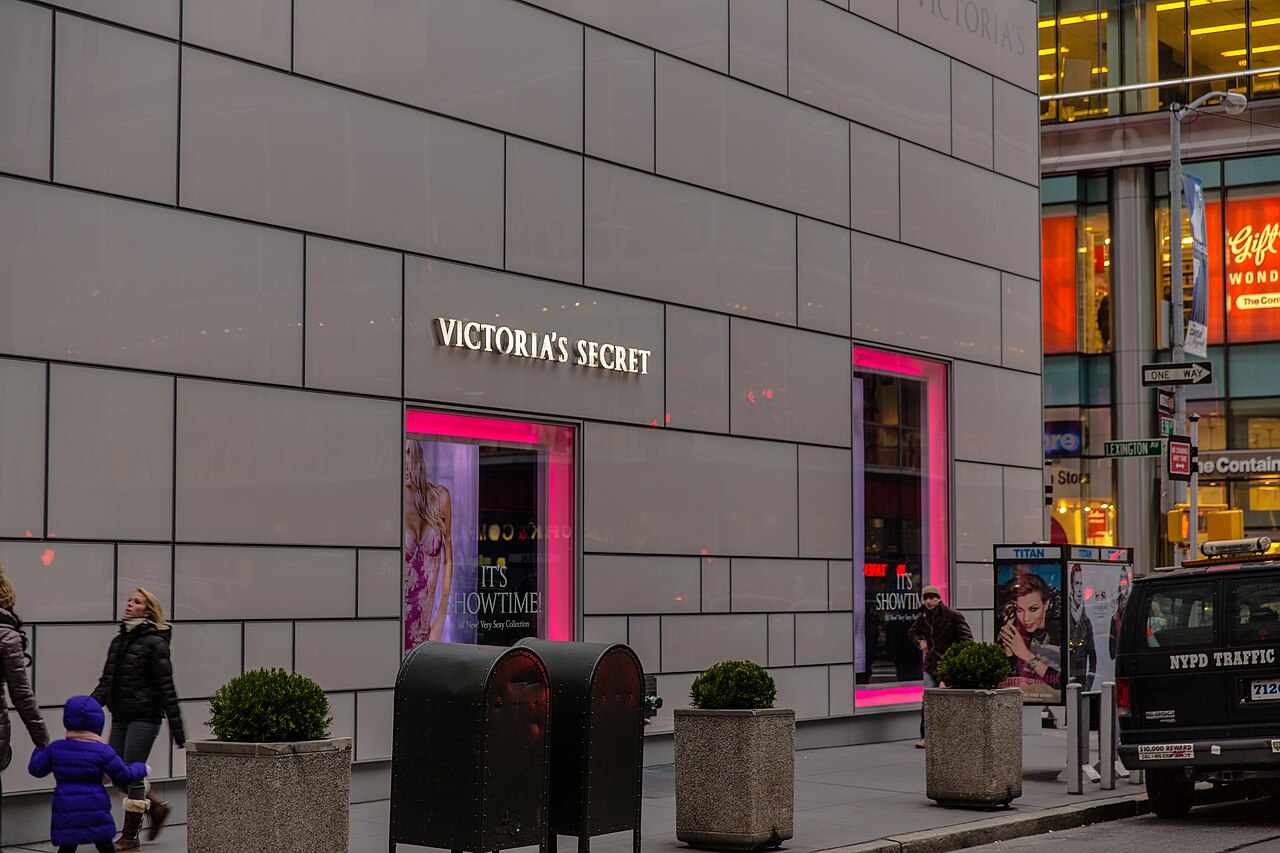 Cửa hàng Victoria's Secret trên đại lộ Lexington, New York năm 2012